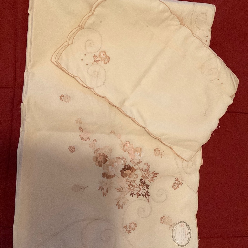 Table cover and napkins